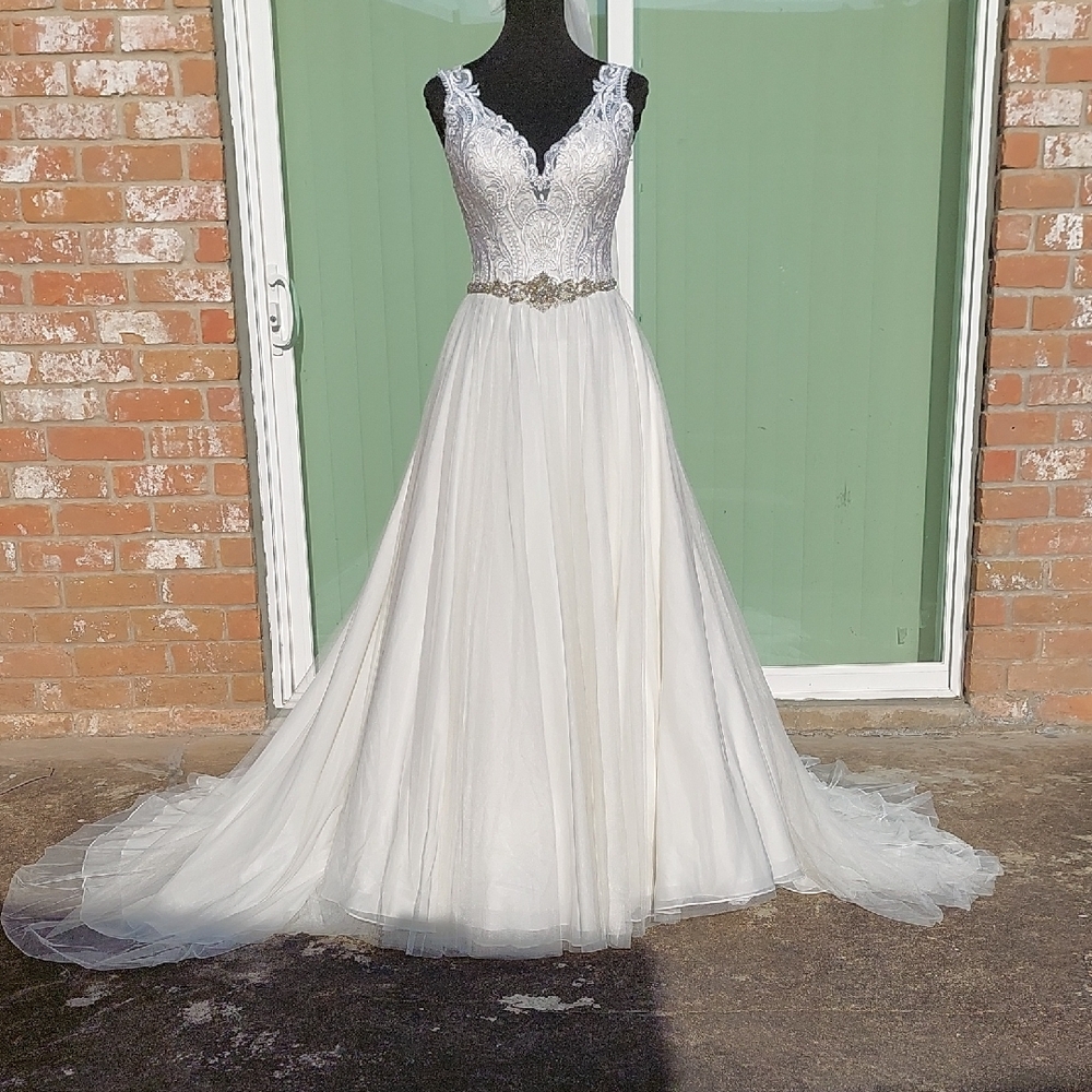 Allure Bridals Ivory Tulle Lace Wedding Dress Sz 6